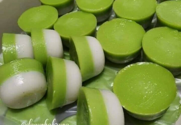 Kuih talam pandan berlapis dua warna