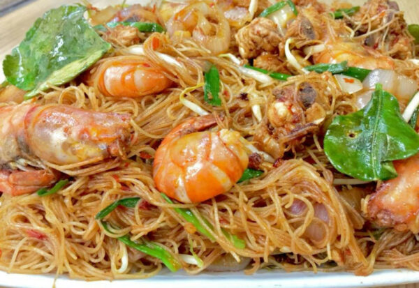Bihun goreng berperisa tomyam pedas