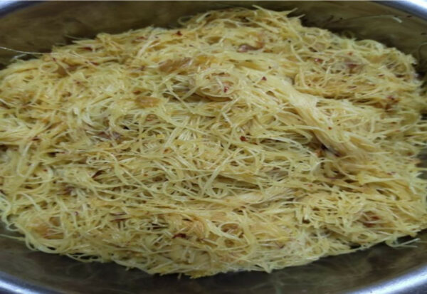 Bihun goreng dengan udang kering