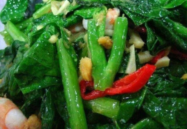 Kailan goreng ikan masin dan udang