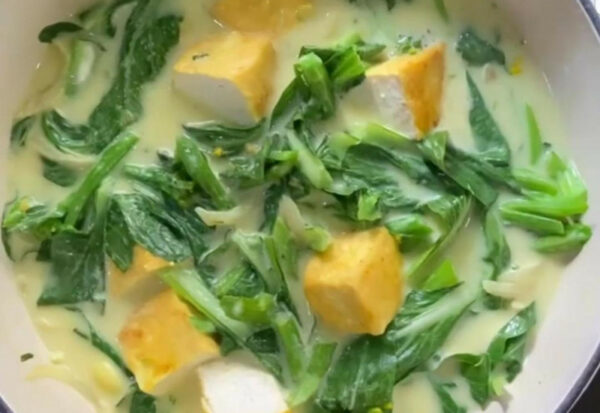 Sayur sawi masak lemak kuning