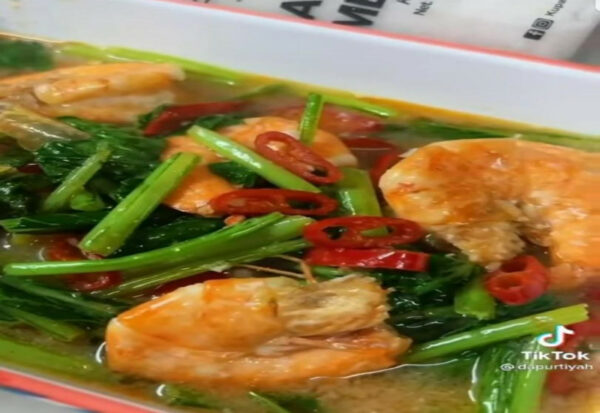 Sayur sawi dengan udang