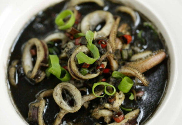 Sotong masak hitam berempah dan hitam pekat