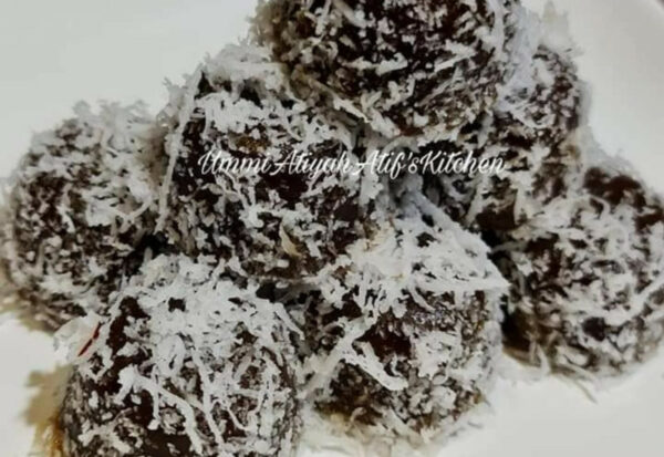Bahan pembuat Kuih Kaswi menggunakan sukatan cawan