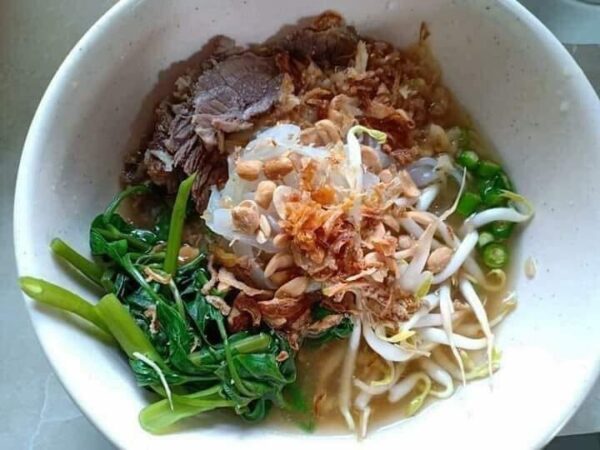 Mangkuk mee celup ala Thai bersama kuah