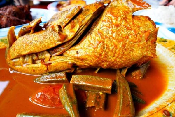 Kepala ikan masak kari di Bangsar Fish Head Corner