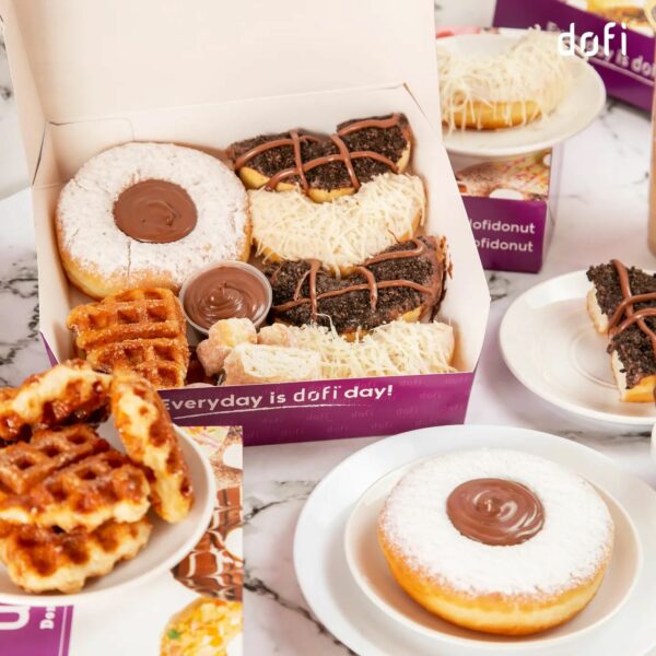 Donut dan kopi di Dofi Donut & Coffee Cafe