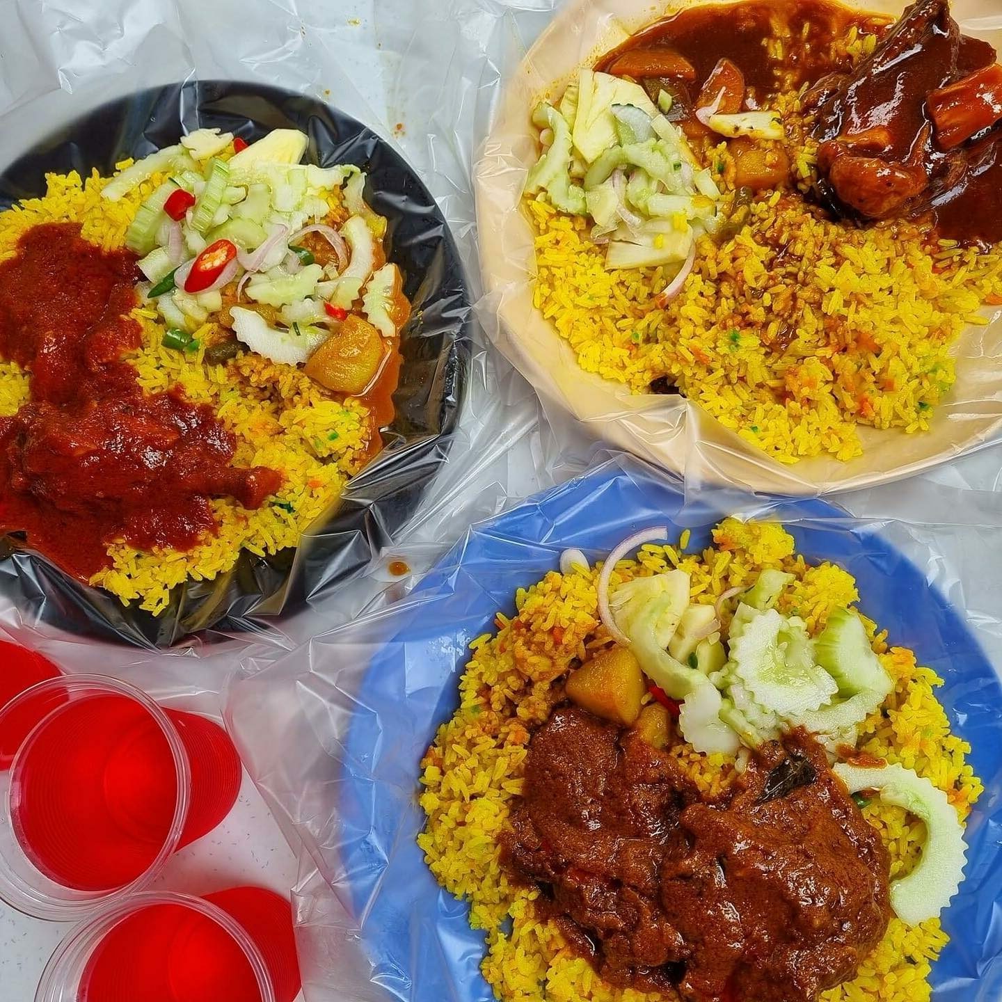 Nasi kahwin dengan lauk pelbagai di Hari-Hari