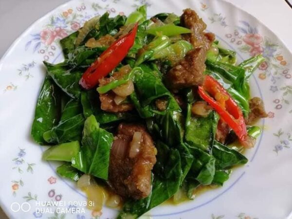Sayur kailan goreng pekasam daging