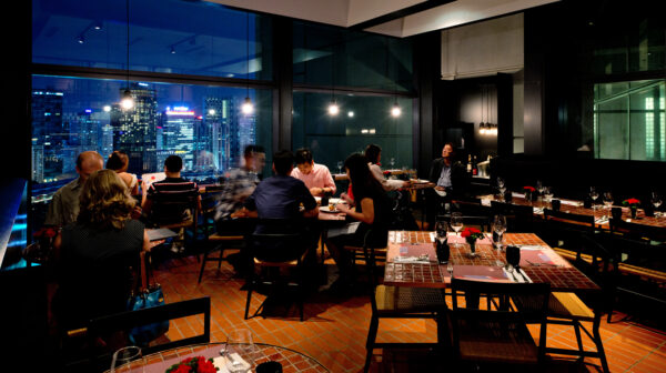 Hidangan dan pemandangan KL dari Strato, Troika Sky Dining