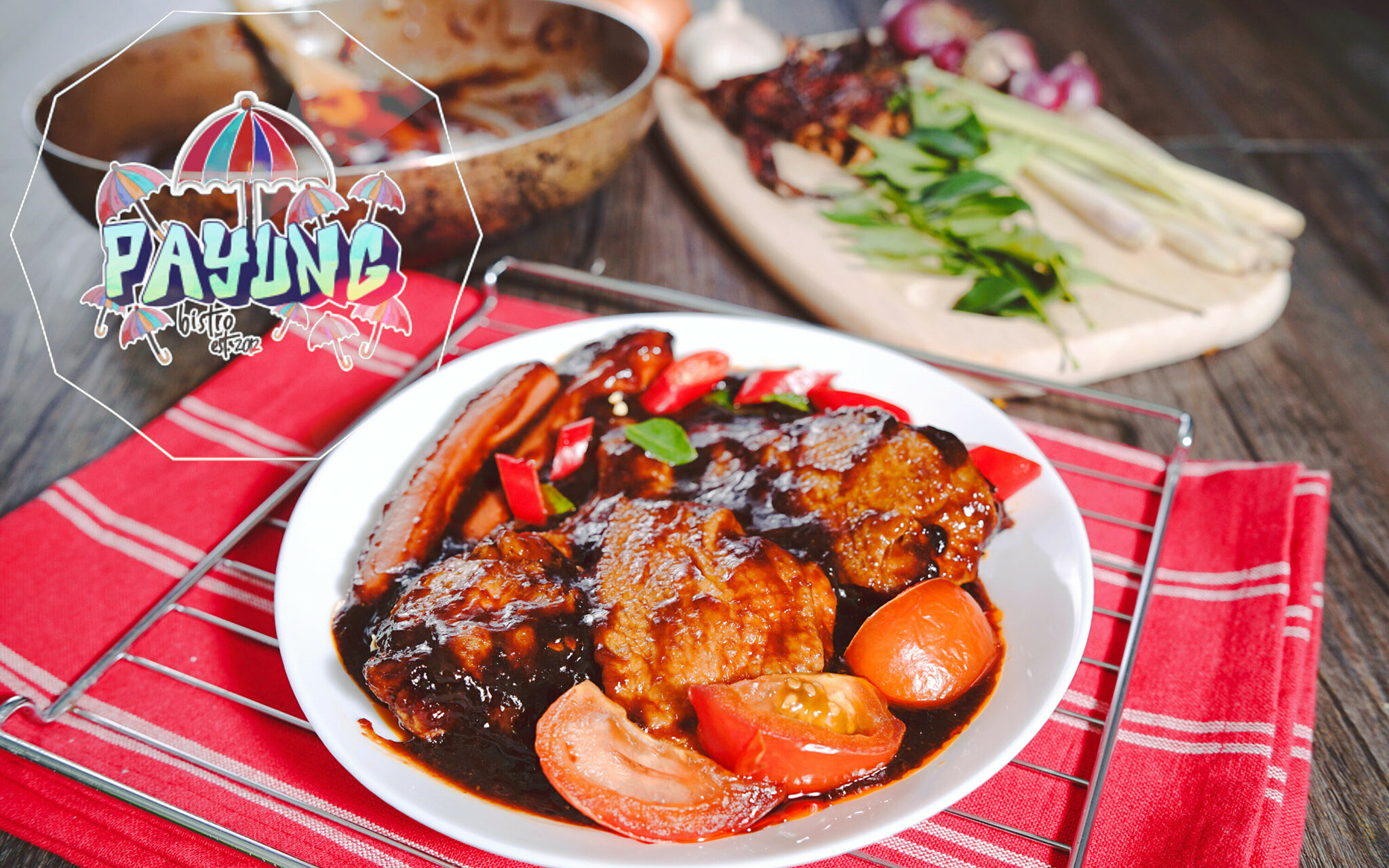 Suasana makan di Payung Bistro