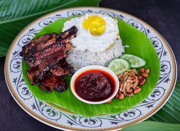 Hidangan tradisional di Dapo Tokma