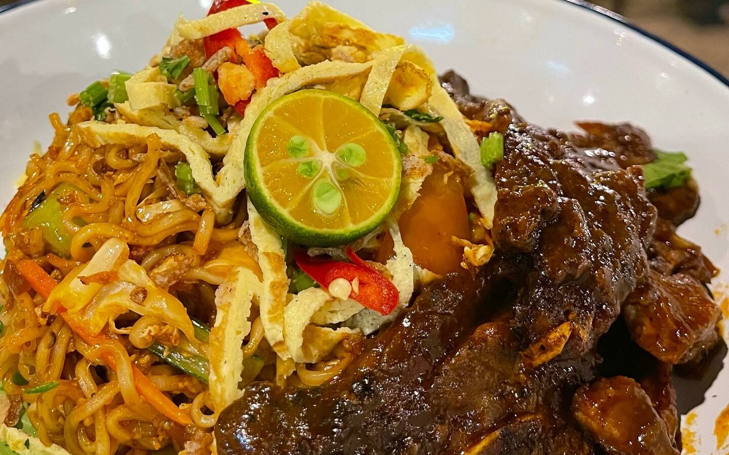 Kopi kaw dan roti bakar di Kafe Kampung Kaw