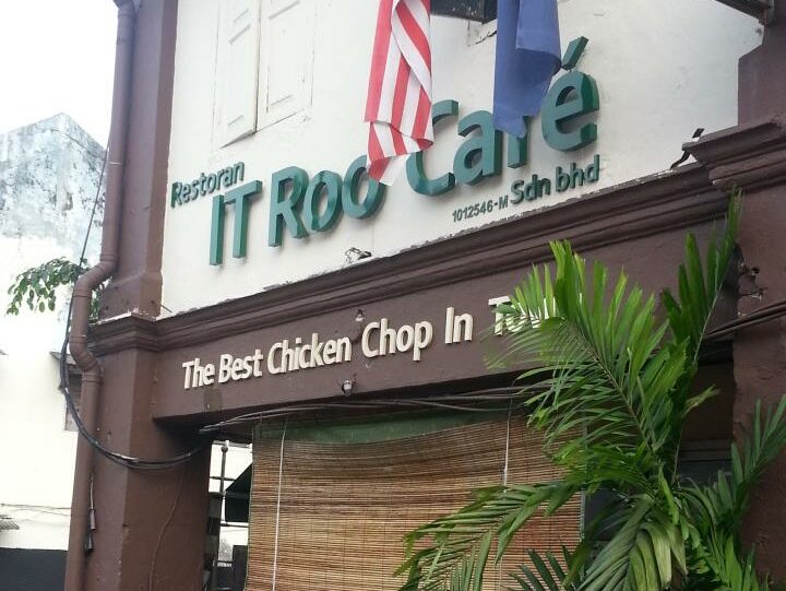 Chicken chop popular di IT Roo Cafe