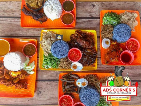 Kopitiam hidangan di Adscorner's