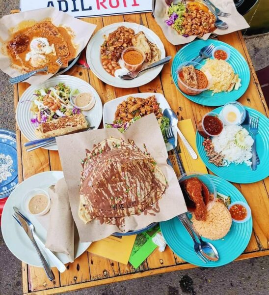 Roti bakar dan kopi di Adilroti