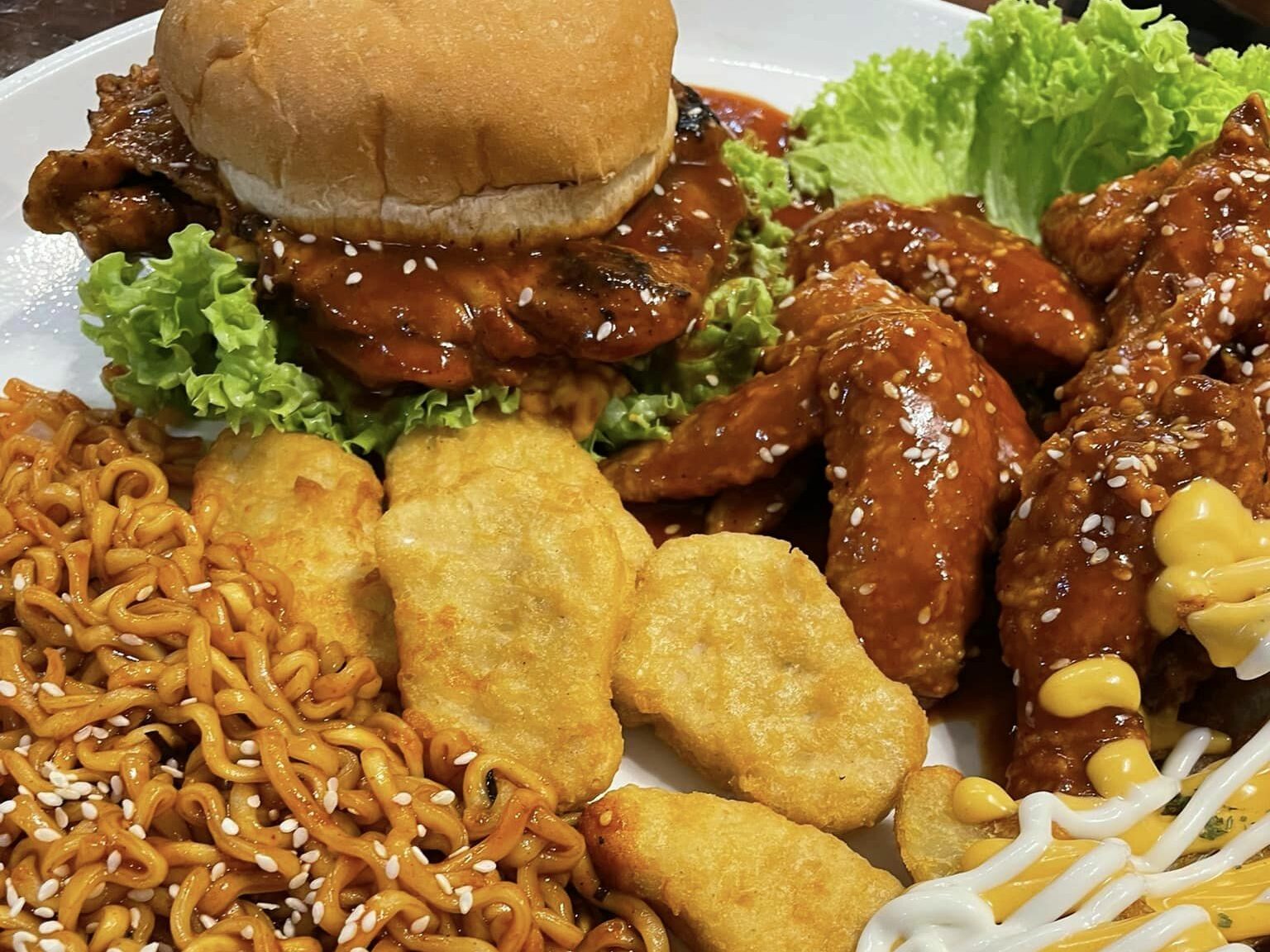 Hidangan kafe di Deli Café Taiping