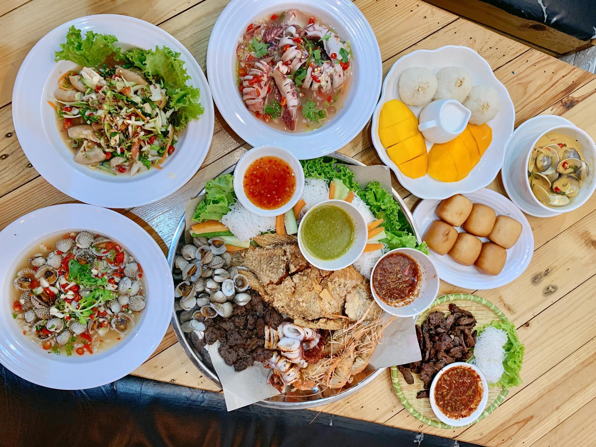 Sabye Sabye Café, suasana kafe di Kelantan