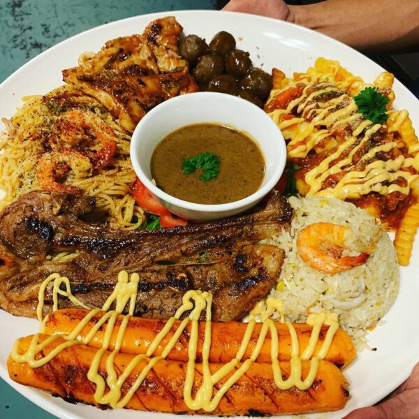 Steak dan hidangan di Sarcasteak Cafe