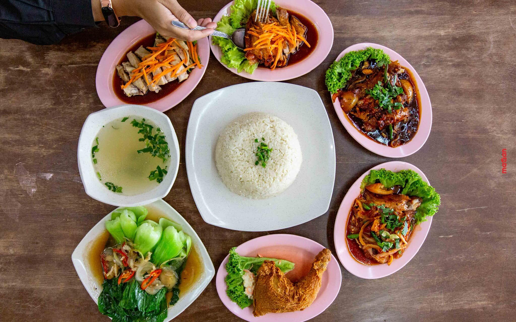 Nasi ayam lima rasa sedap