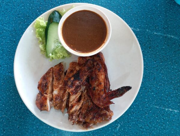 Ayam bakar dengan nasi di Ayam Bakar Station