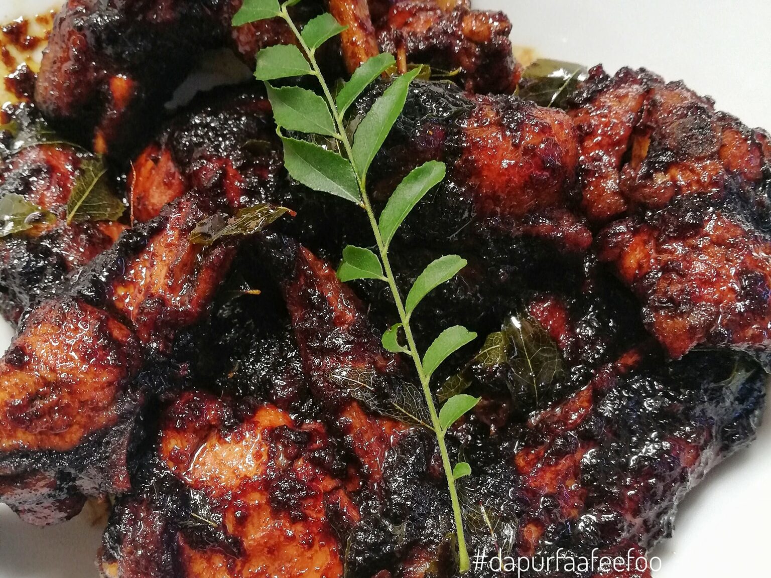 Ayam kicap daun kari berkuah