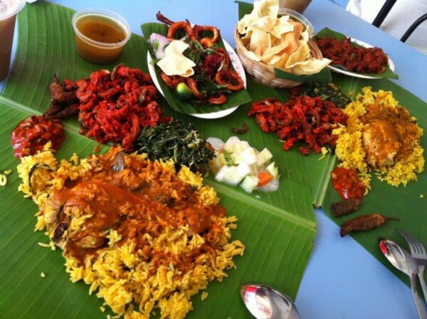 Sajian nasi daun pisang di Restoran Sri Nirwana Maju, Bangsar