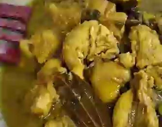 Ayam bhuna berkuah