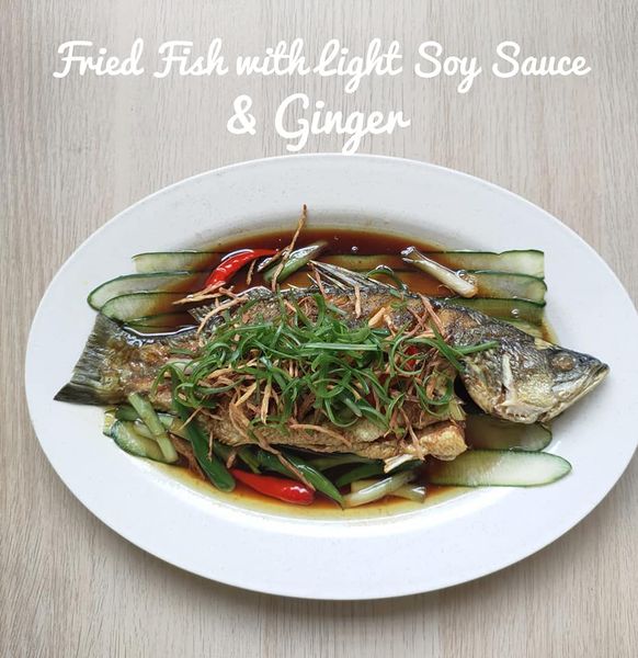 Ikan bawal goreng dengan kicap cair dan halia