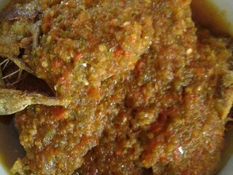 Ikan bawal goreng berlada
