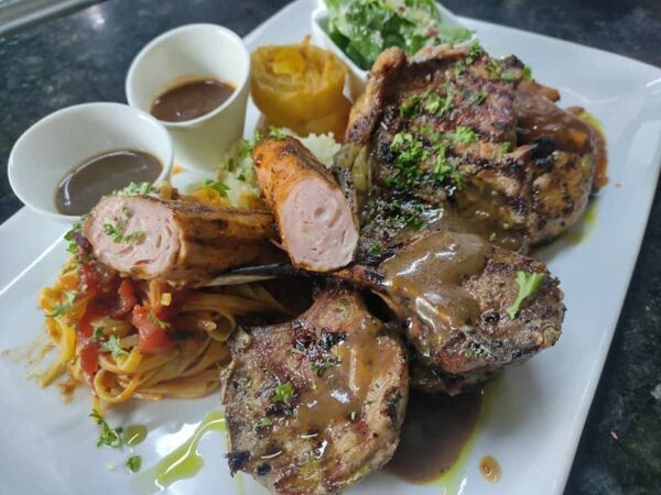 Hidangan steak dari Laman Grill Steak