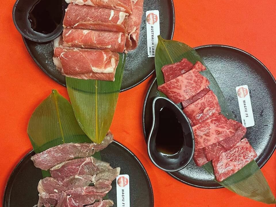 Sajian BBQ steamboat di Island BBQ Steamboat