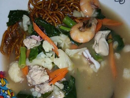 Mee ladna dengan kuah pekat dan ayam