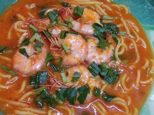 Mee Udang berkuah dengan udang besar