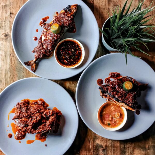 Sajian makanan di Restoran Bawah Kolong