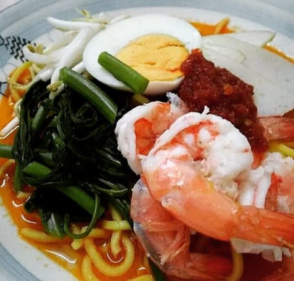 Mee udang Penang dengan udang besar dan kuah pekat