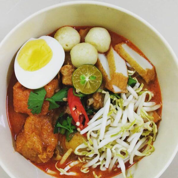 Mee Kari berkuah kari dengan ayam dan kentang
