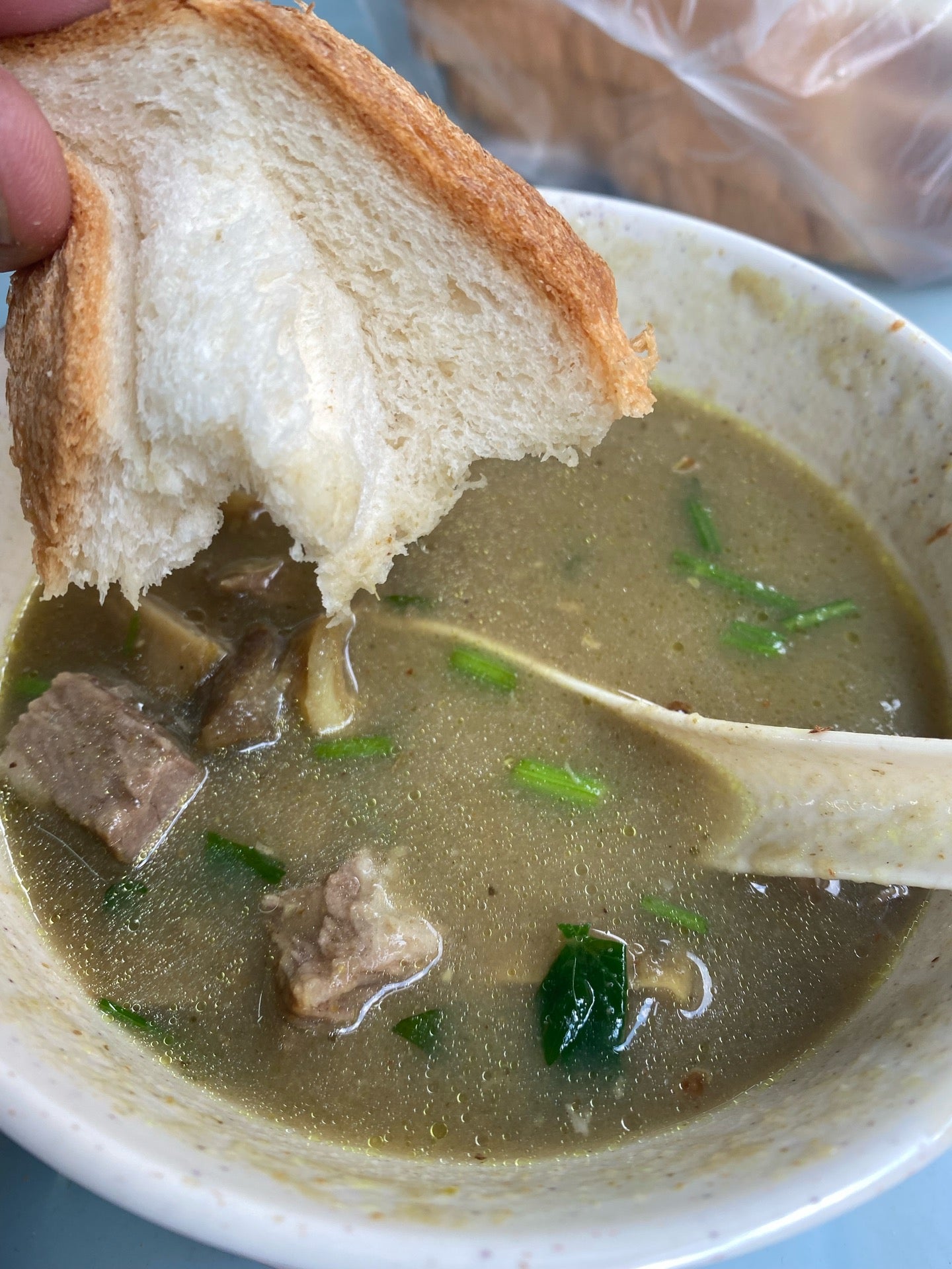 Pelbagai jenis sup pekat seperti sup kambing dan daging di Kedai Sup Salim Sentul.
