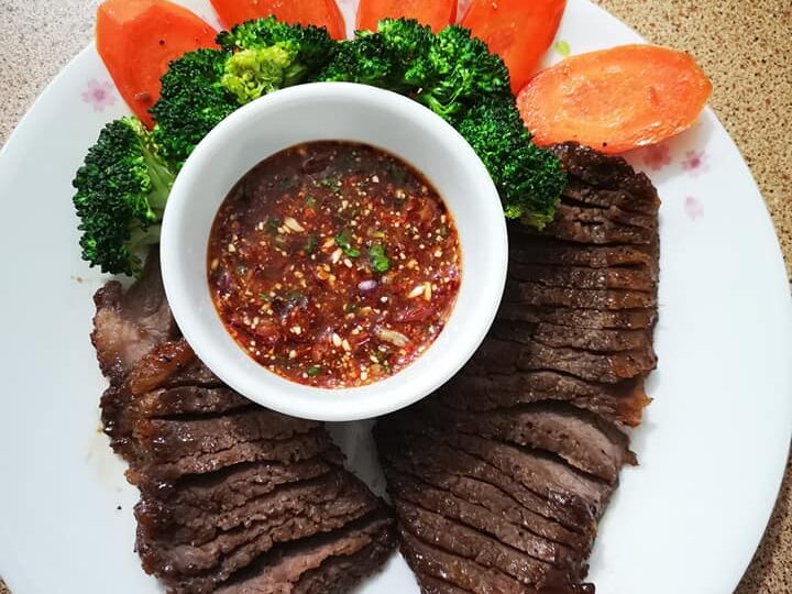 Daging bakar ala Danok dihidangkan dengan sos