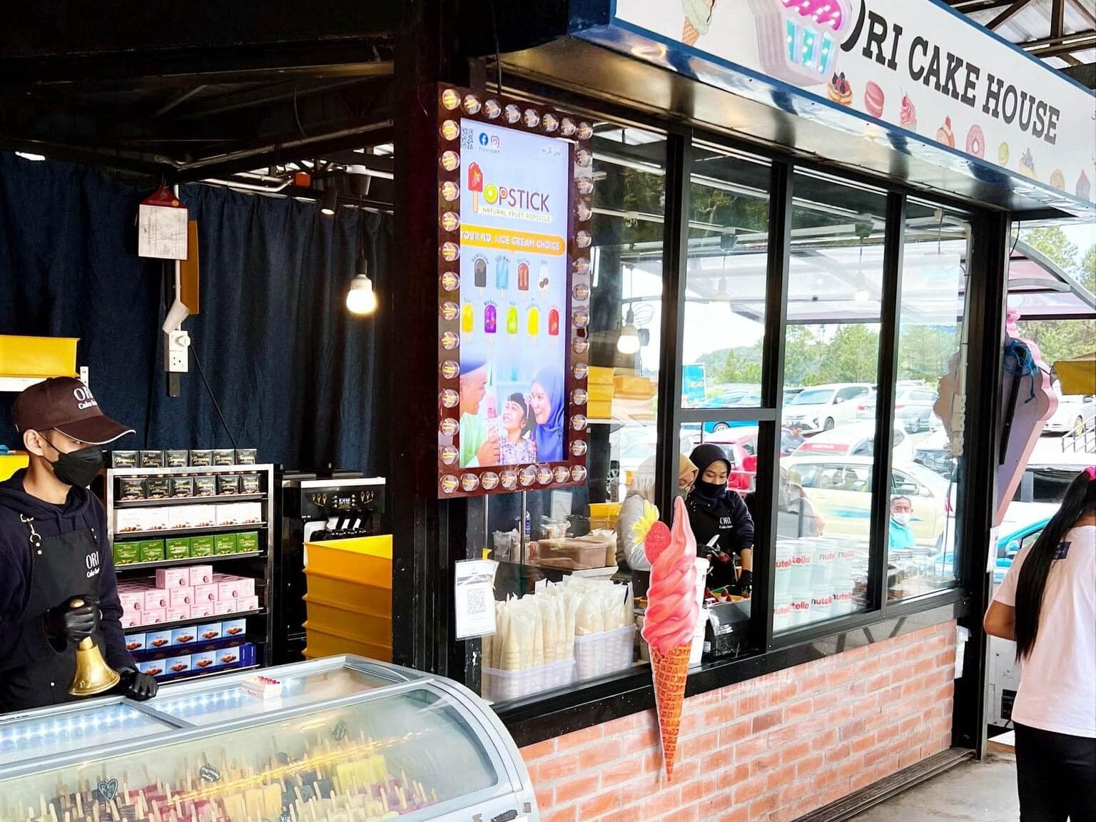 Pelbagai jenis kek di Ori Cake House