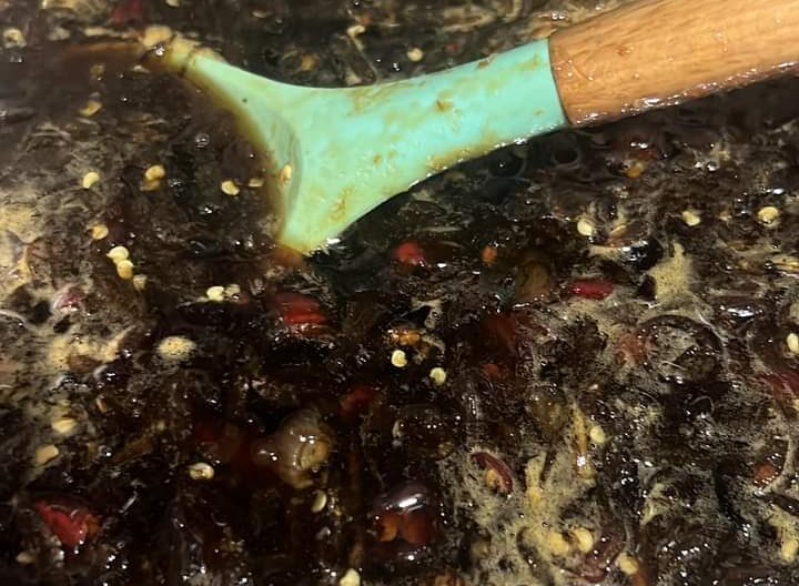 Buahan potong disajikan bersama sos colek air gula ala Thai
