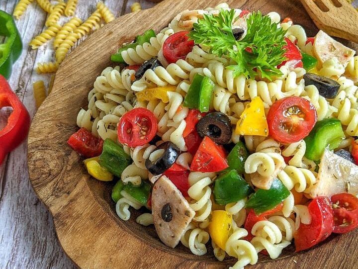 Salad pasta spirali gaya Itali