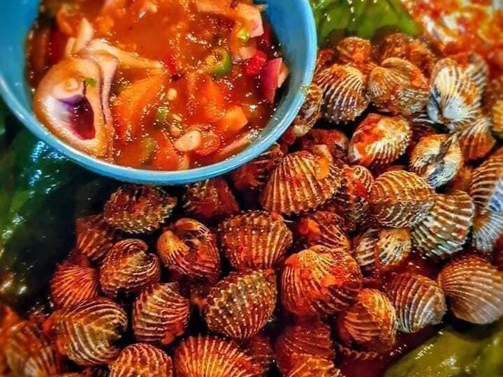 Suasana makan di Dapoq Ijan Terbakaq