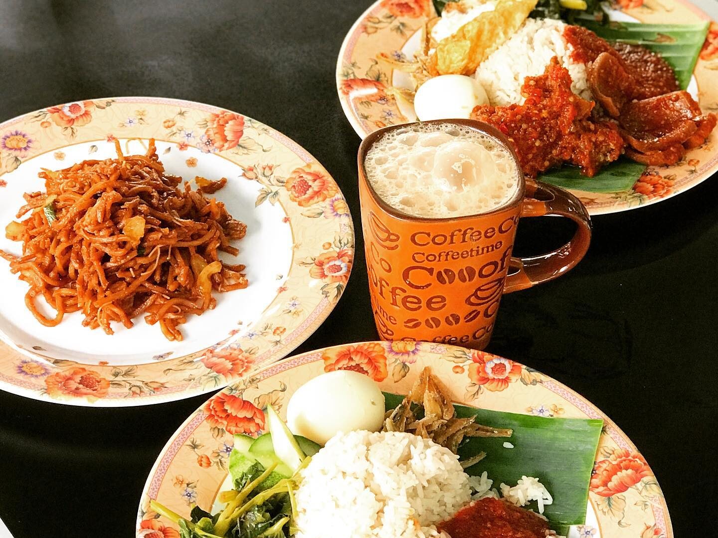 Nasi lemak Lemanjah The Boss lengkap dengan lauk
