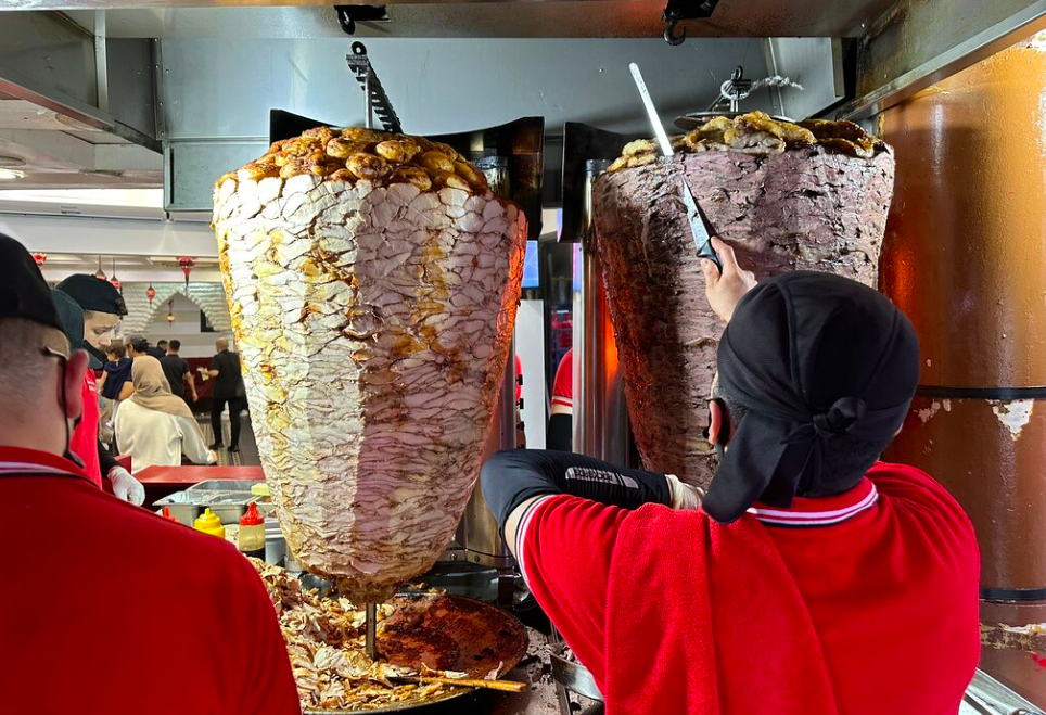 Gambar shawarma daging dan ayam dari restoran Damascus Kebab Bukit Bintang