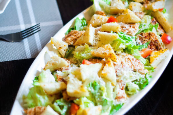 Bound salad seperti salad kentang bermayonis