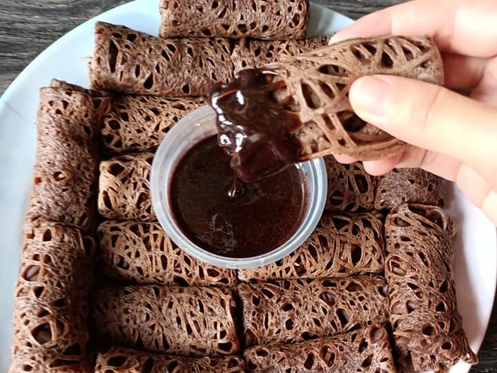 Roti jala dengan coklat