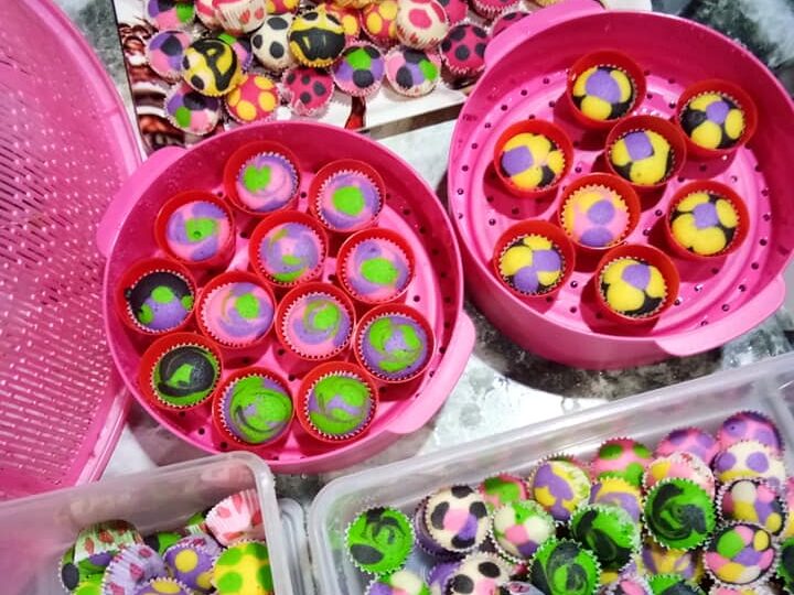Apam dengan corak polkadot