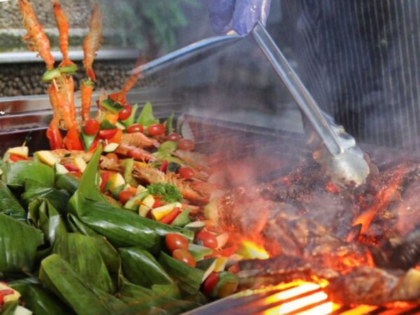 Buffet makanan laut antarabangsa di Thistle Johor Bahru