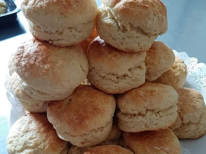 Scone dan strawberi di ladang Royal Berry